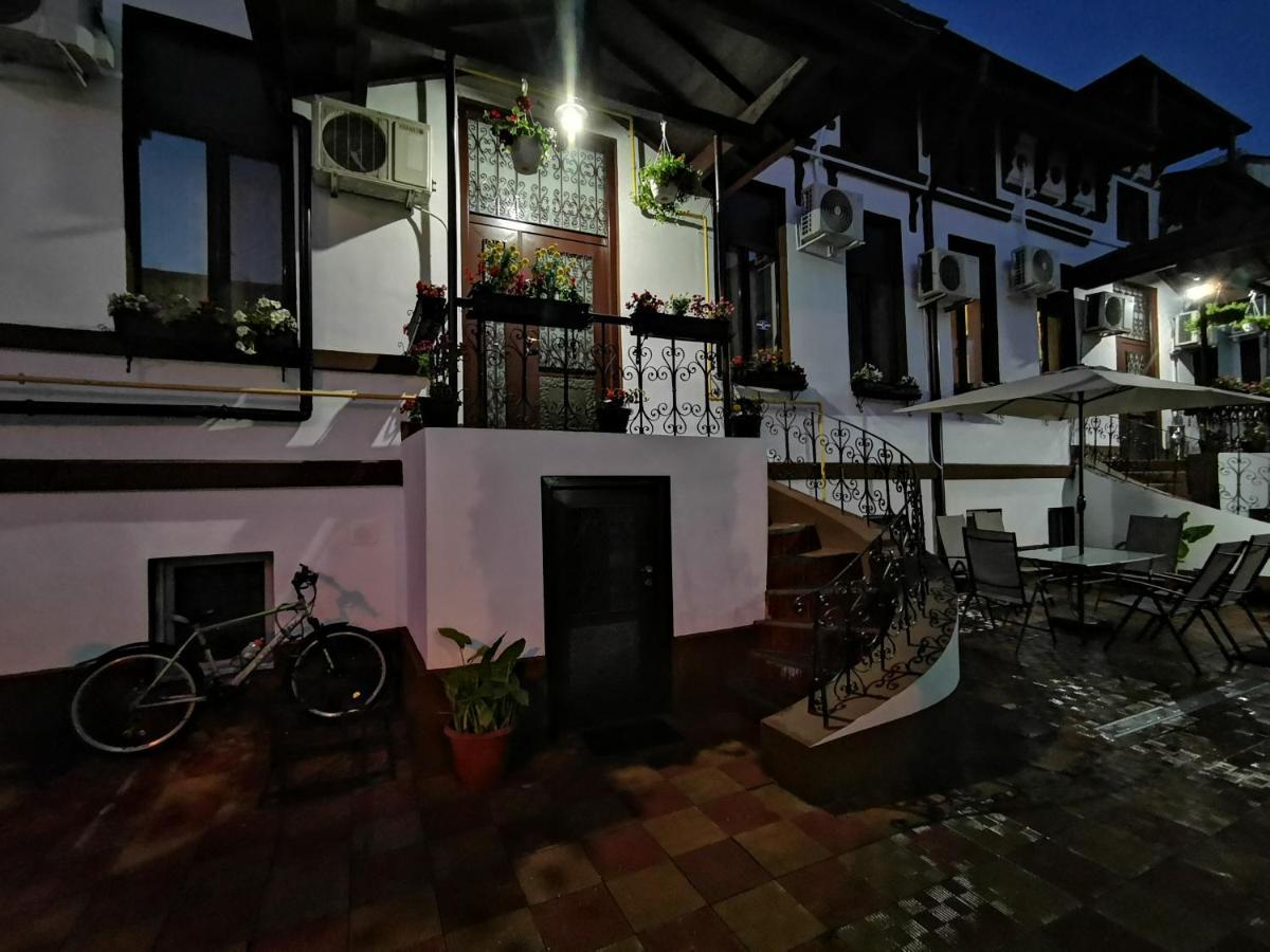 Joe Hostel Bucharest Exterior photo