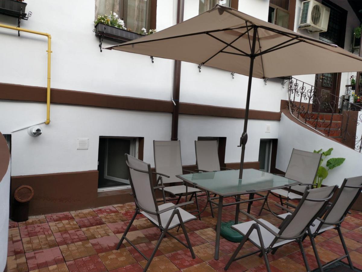 Joe Hostel Bucharest Exterior photo