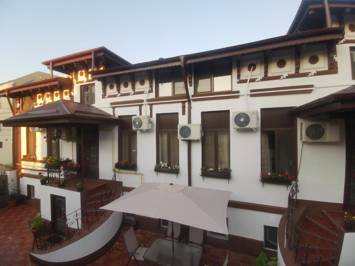 Joe Hostel Bucharest Exterior photo
