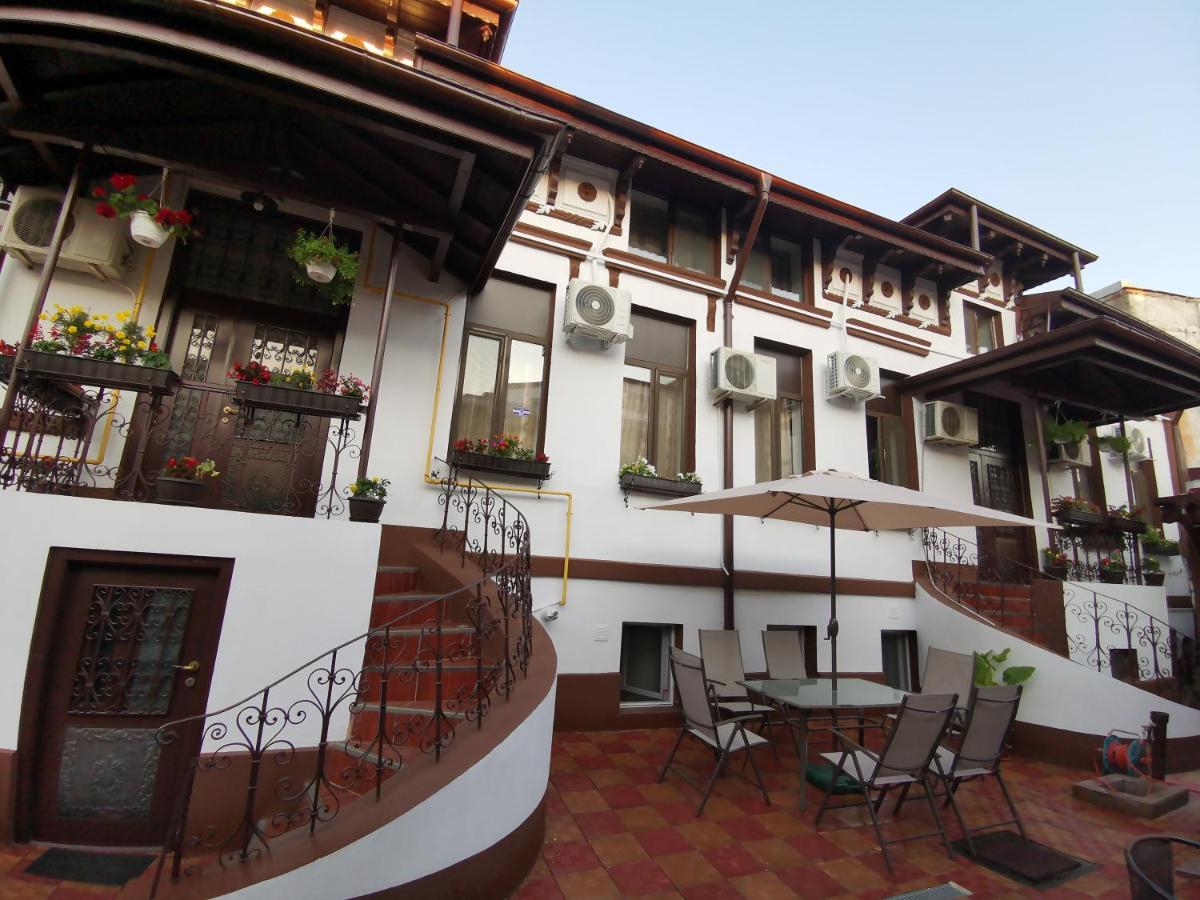 Joe Hostel Bucharest Exterior photo