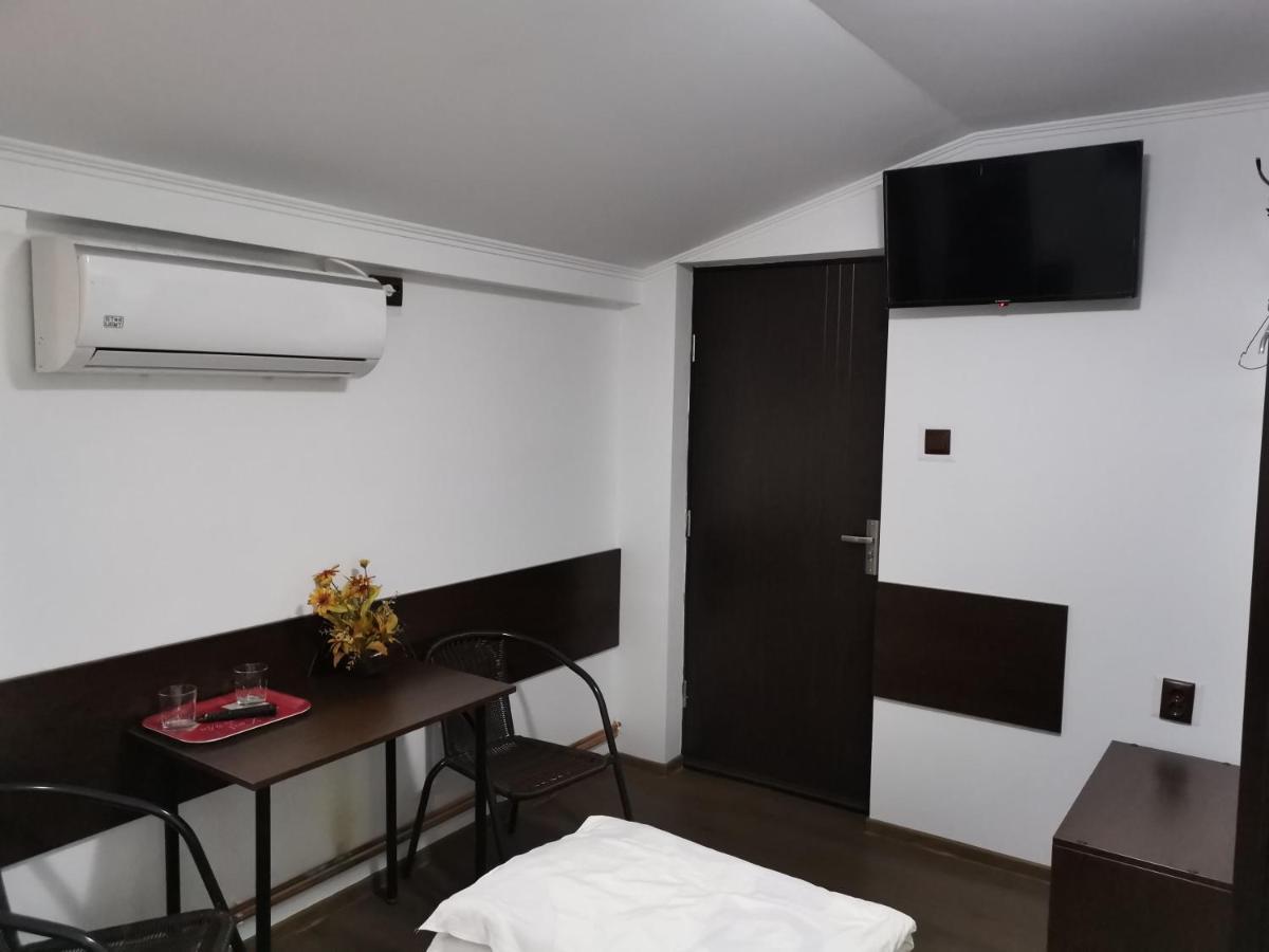Joe Hostel Bucharest Exterior photo