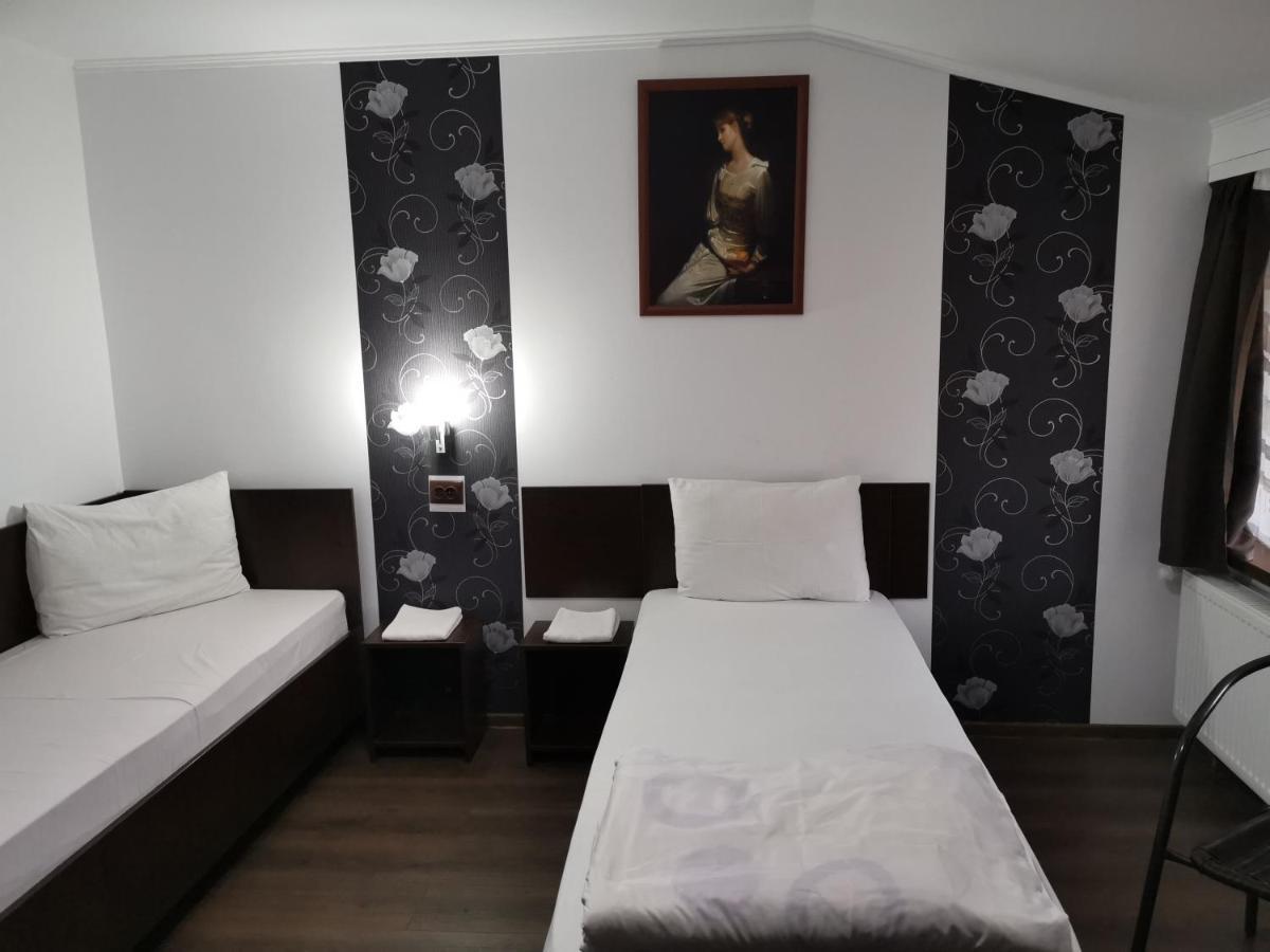 Joe Hostel Bucharest Exterior photo