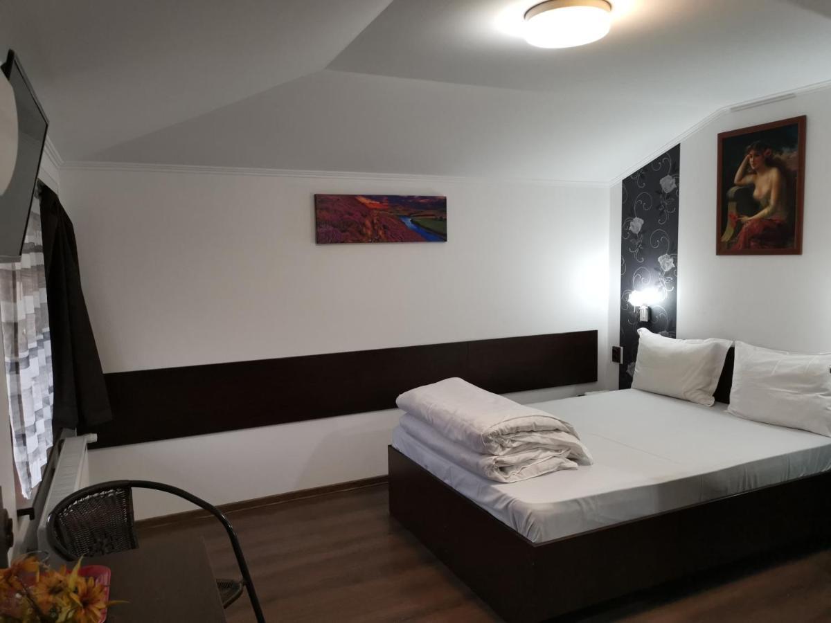 Joe Hostel Bucharest Exterior photo