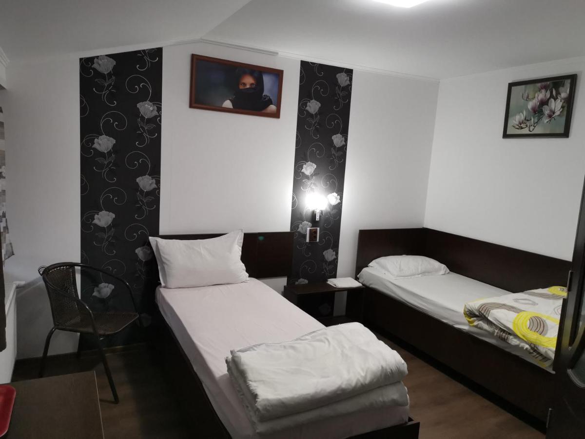 Joe Hostel Bucharest Exterior photo